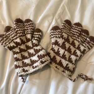 Hand knit gloves